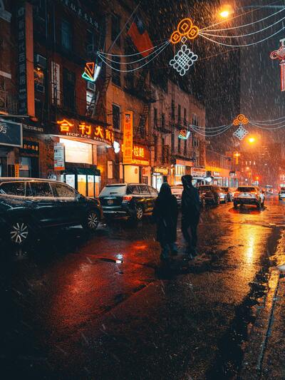 A casual point-and-shoot texture with warm balance—great for everyday snapshots and street scenes.